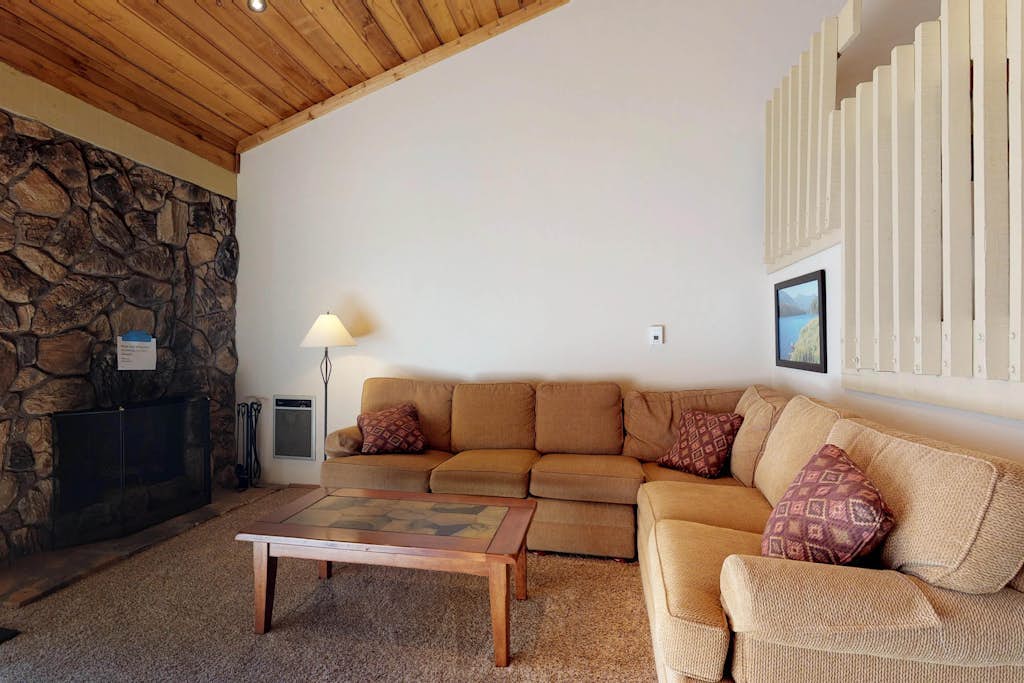 Cozy Mountain Condo with Hot Tub & Seasonal Pool - Year-Round Outdoor Fun Nearby