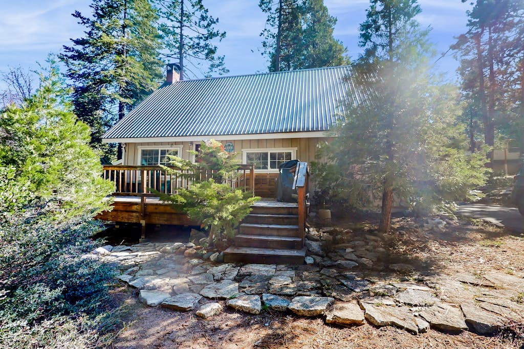 Cozy Home w/ Spacious Decks - Long Driveway for Boat Parking - One Mile to Town