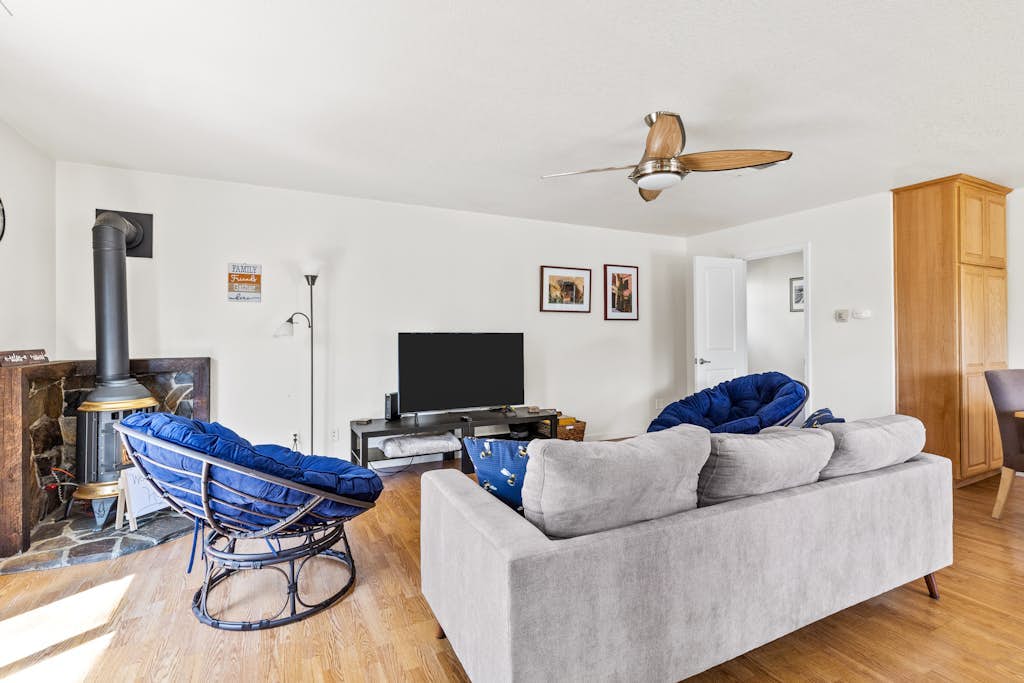 Bright, dog-friendly house with patio, beautiful nature views, and balconies