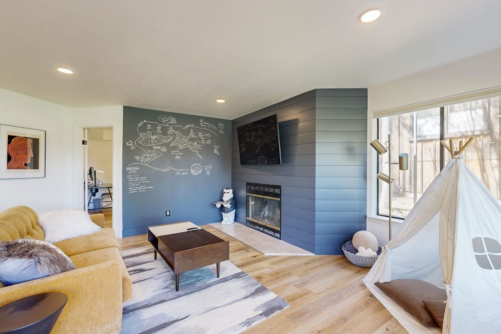 Two-story golf course-adjacent getaway with a patio, washer/dryer, central AC