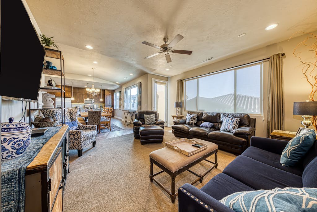 Spacious Home with Shared Two-Tiered Pool & Huge Hot Tub, Free WiFi