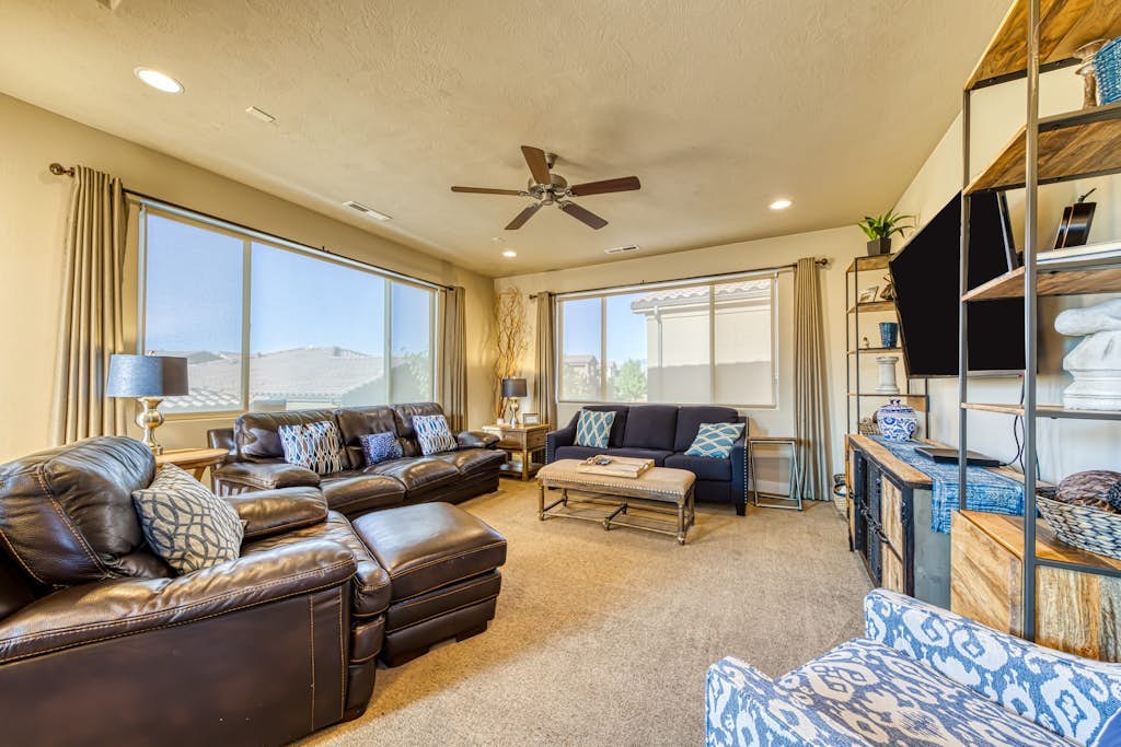 Spacious Home with Shared Two-Tiered Pool & Huge Hot Tub, Free WiFi