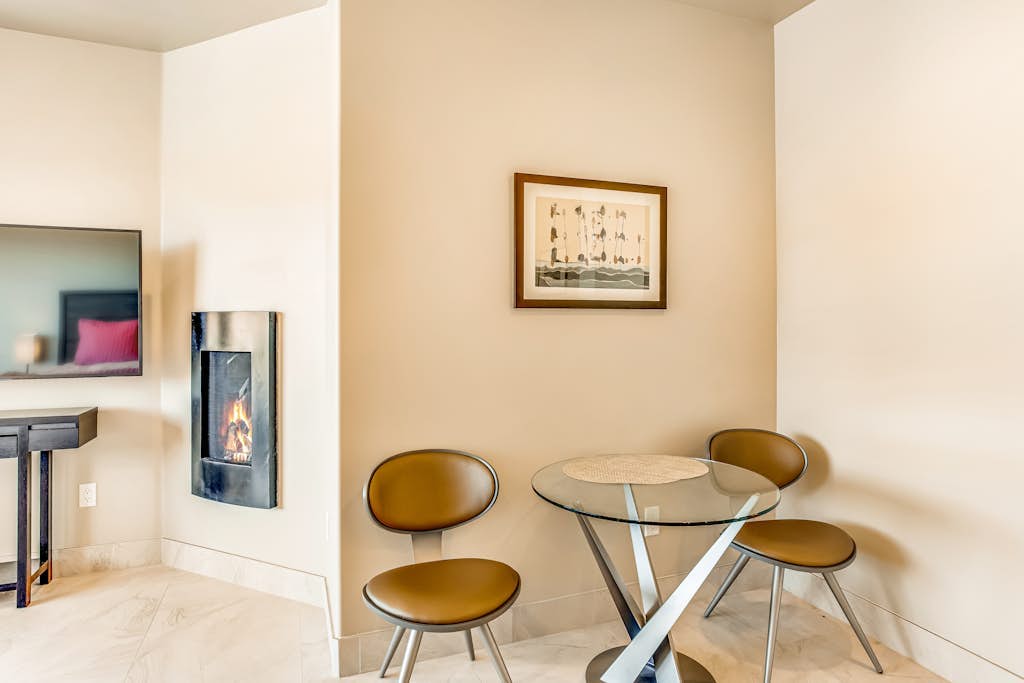 Lovely desert casita with fireplace, patio & access to pool/hot tub