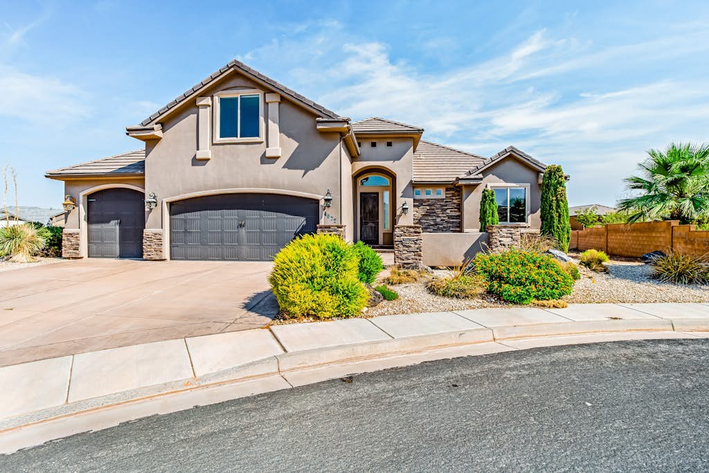 Lovely family home with patio, pool table, & free WiFi - close to national parks