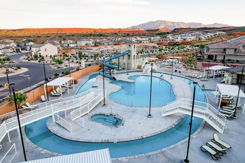 Enchanting townhome - your gateway to southern Utah fun with lazy river pool