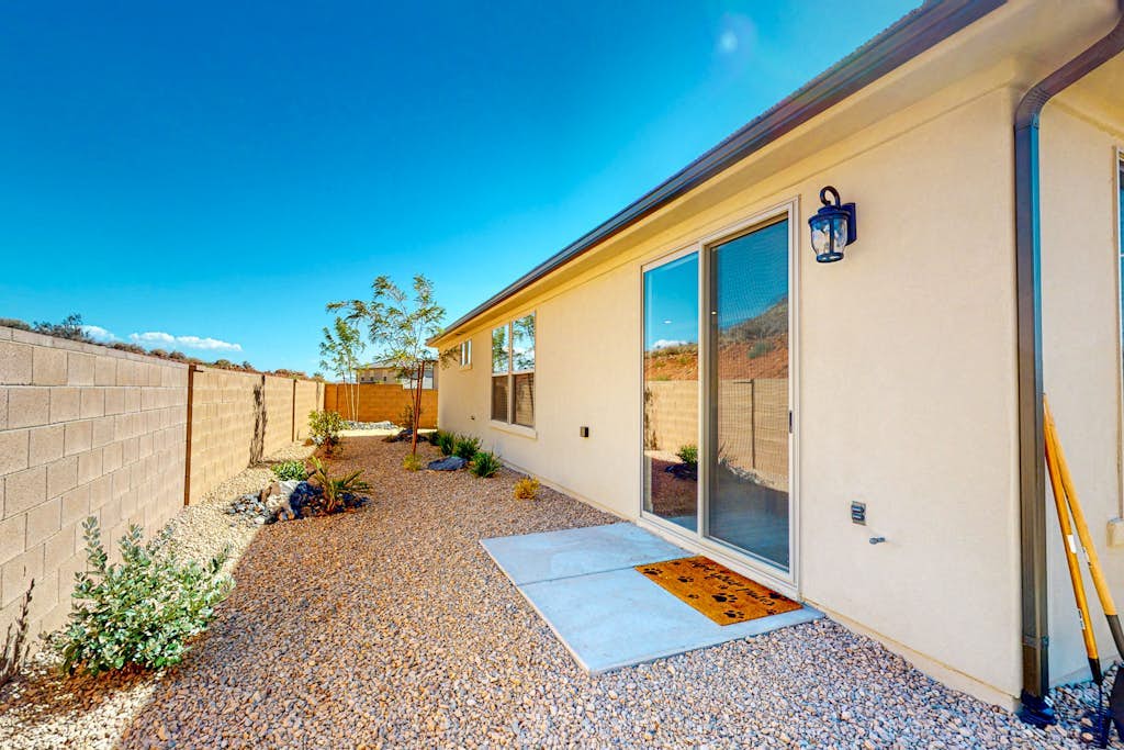 Arena Roja House | Dog-friendly townhouse in Washington with grill, W/D, patio