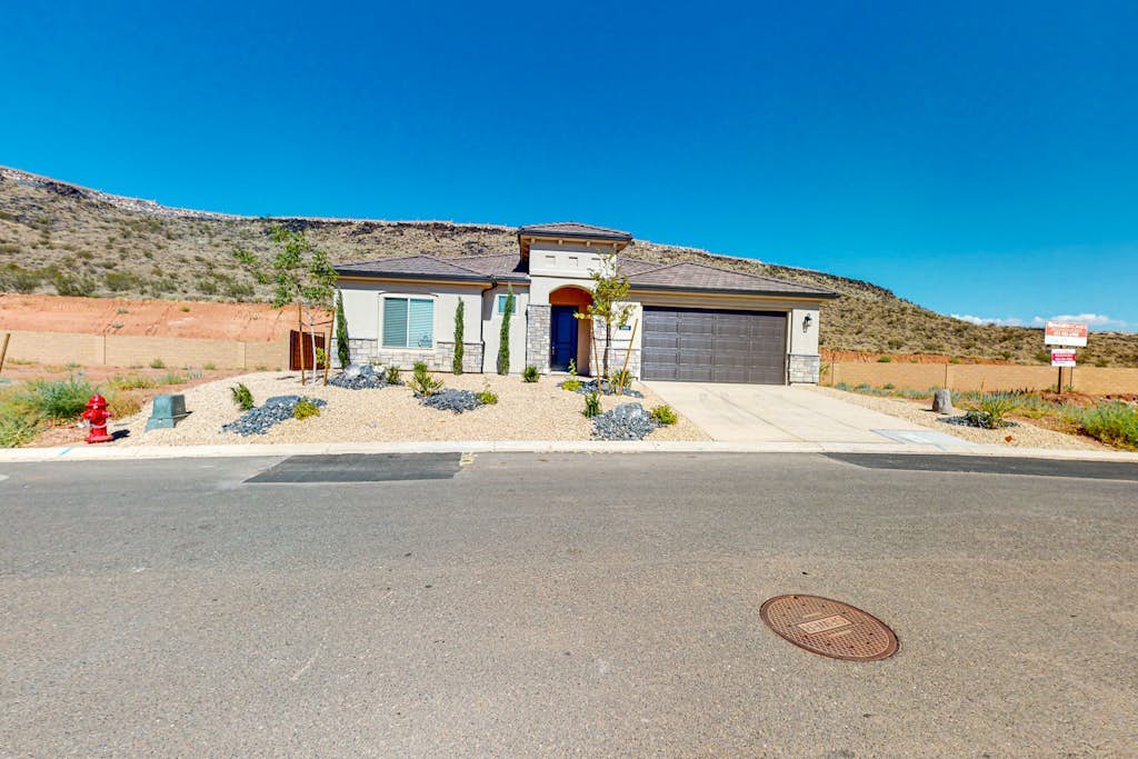 Arena Roja House | Dog-friendly townhouse in Washington with grill, W/D, patio