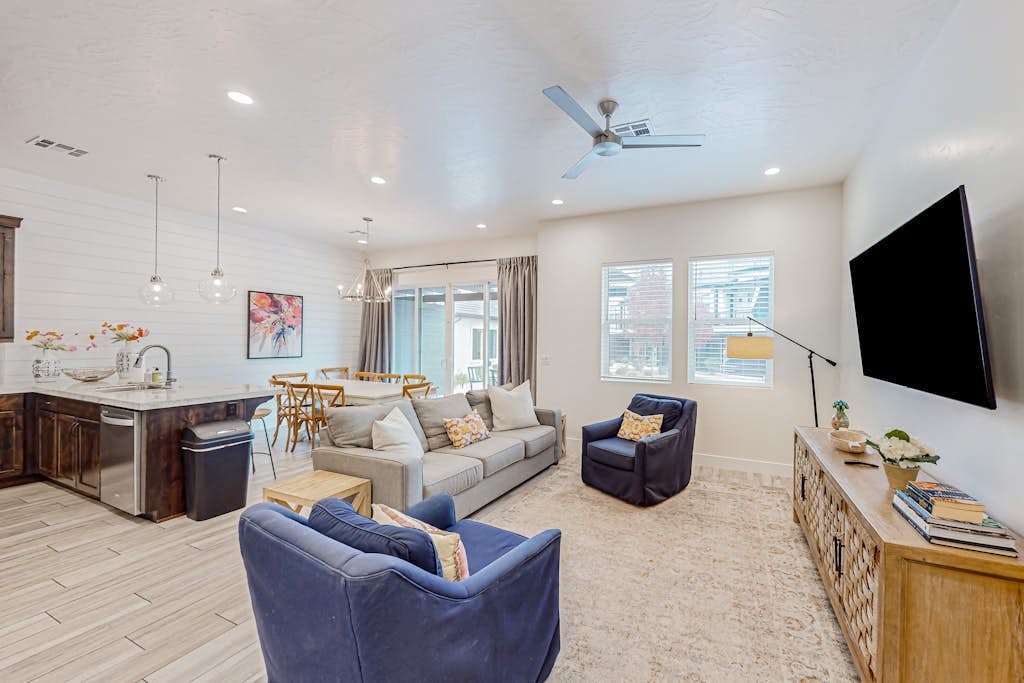 Enchanting townhome with pool, hot tub, fire pit, games, & great balcony views