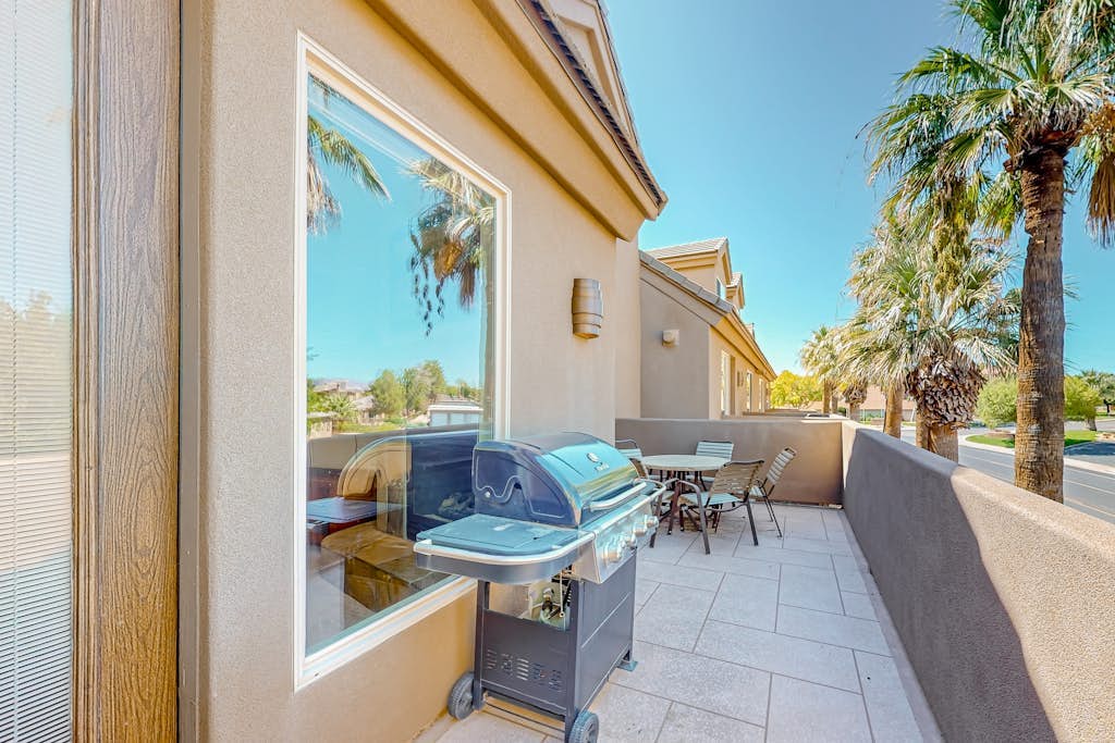 Green Valley Townhome with deck, grill, & fireplace + on-site pool & hot tub
