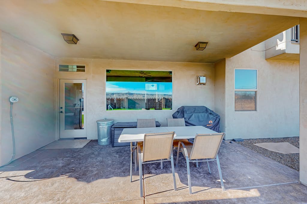 Spacious home with enclosed yard, pool, firepit, foosball table, fireplace, & AC