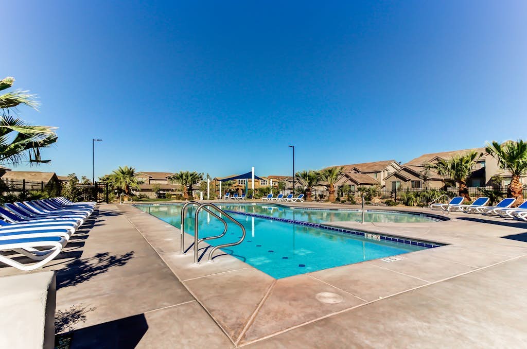 Red Cliffs Townhouse in Washington, outdoor pool + near Zion National Park