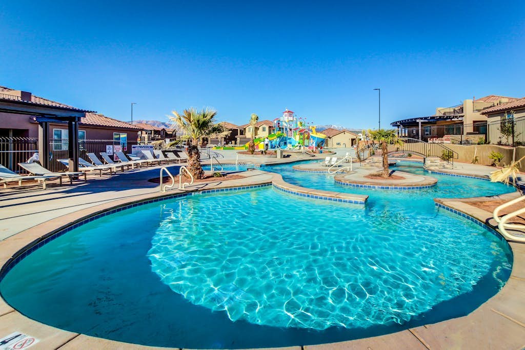 Spacious home with private hot tub, multiple decks, shared pool & water park
