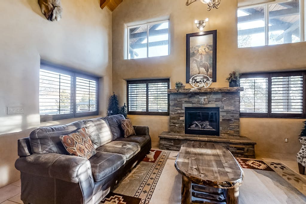 Spacious home with pool, hot tub, & firepit - close to Zion National Park
