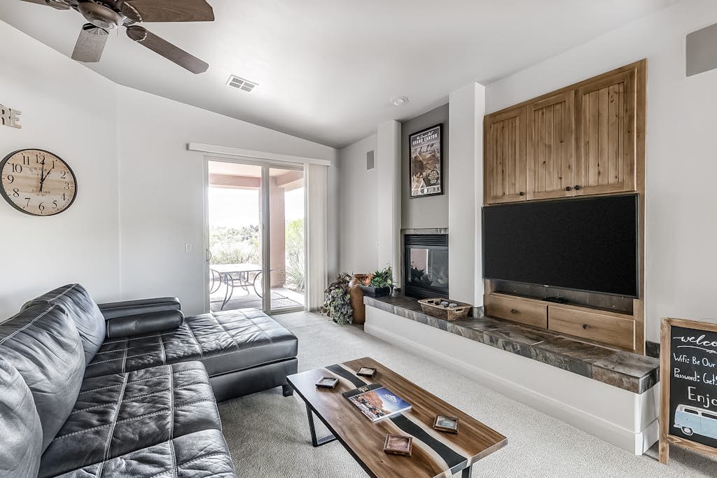Desert gem near Zion with pool/hot tub access, fast WiFi & AC