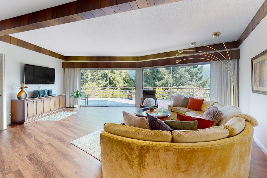 Set on a hilltop surrounded by Redwood National Park w/ views of the Pacific