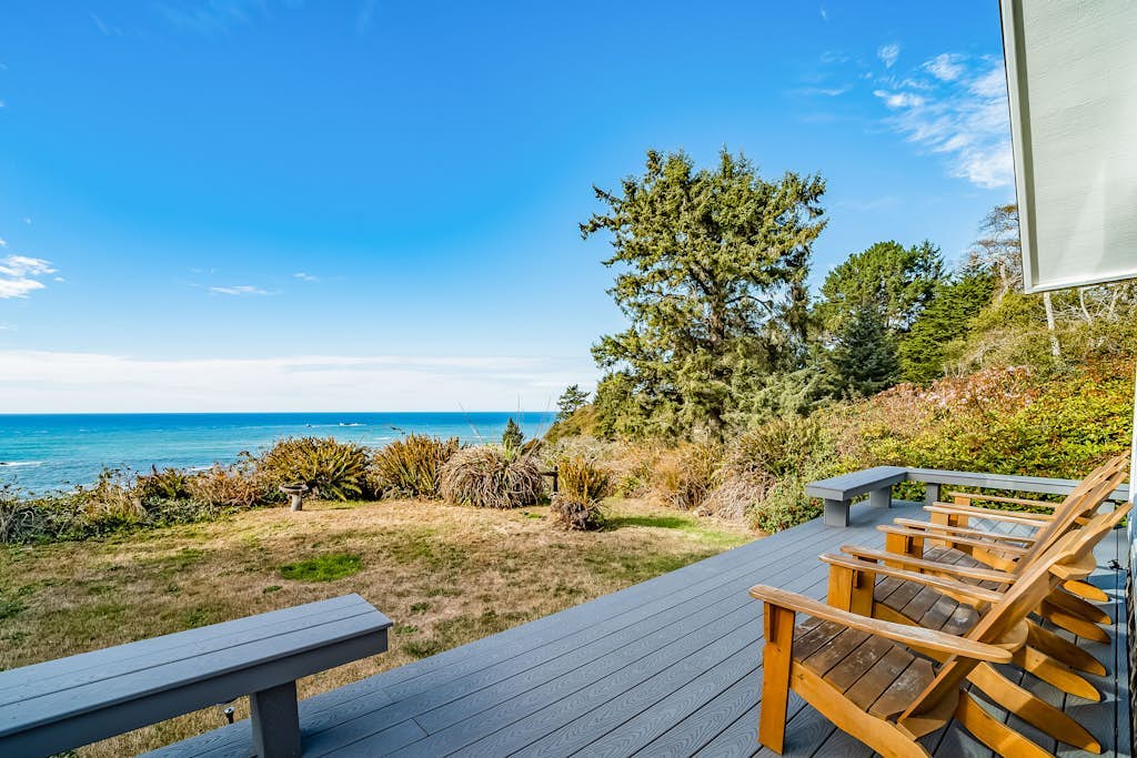 Classic  home with ocean views - just a short walk to parks & beaches