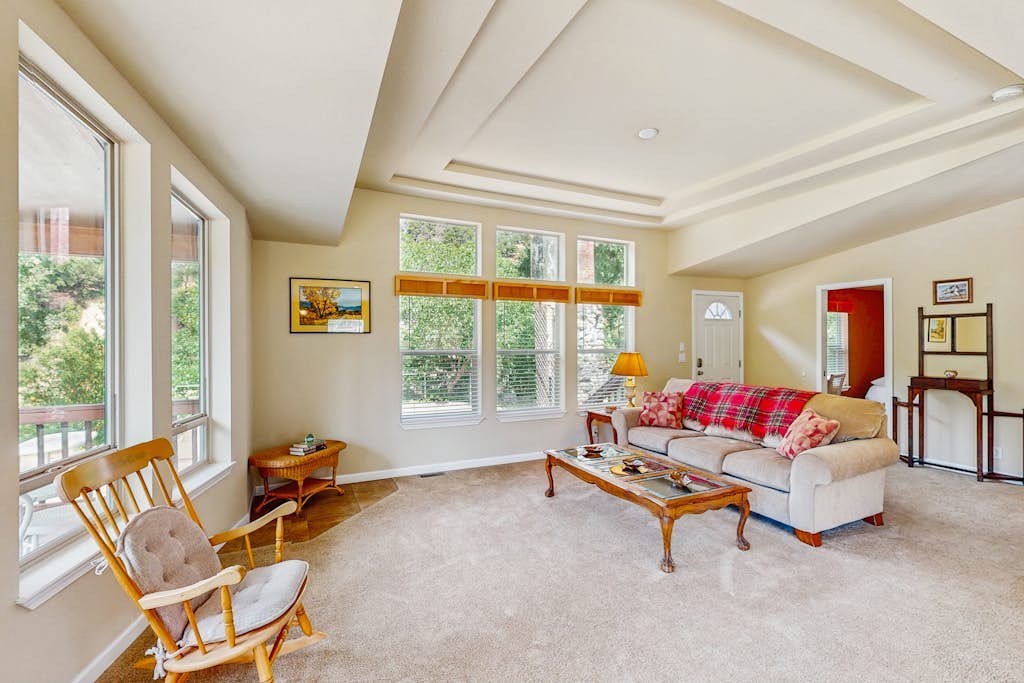 Tranquil riverfront getaway, private pool, seasonal fruit trees, & fishing