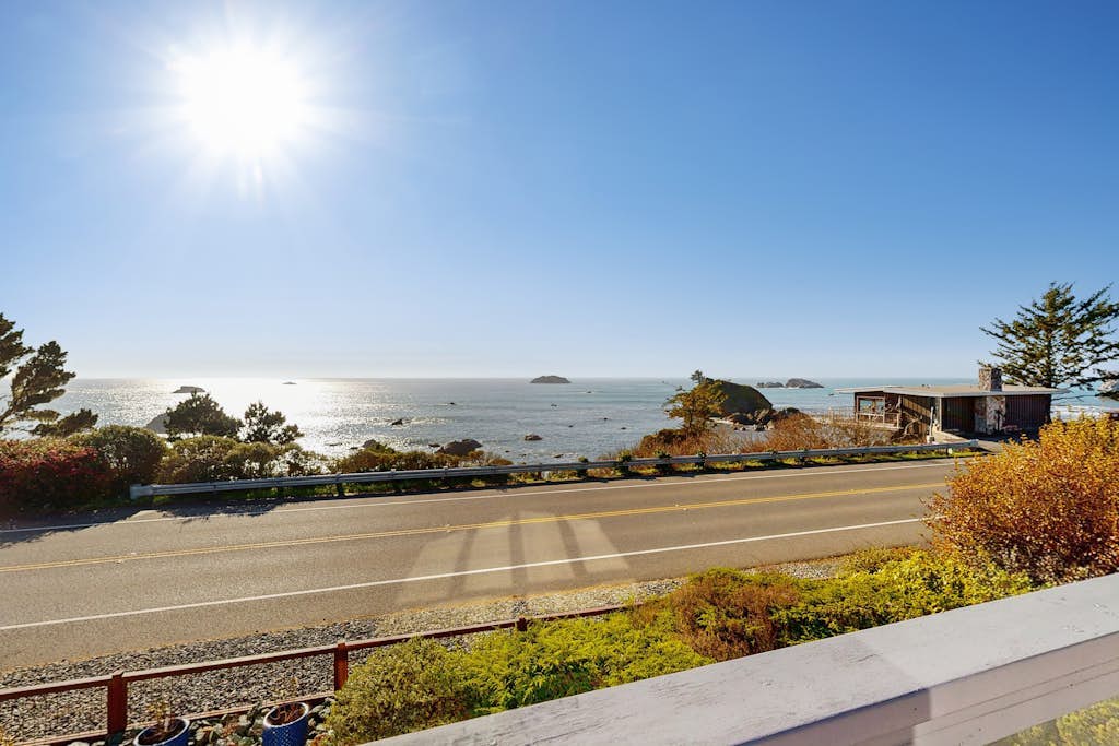 Updated Oceanfront home near the redwoods and harbor - close to hiking trails