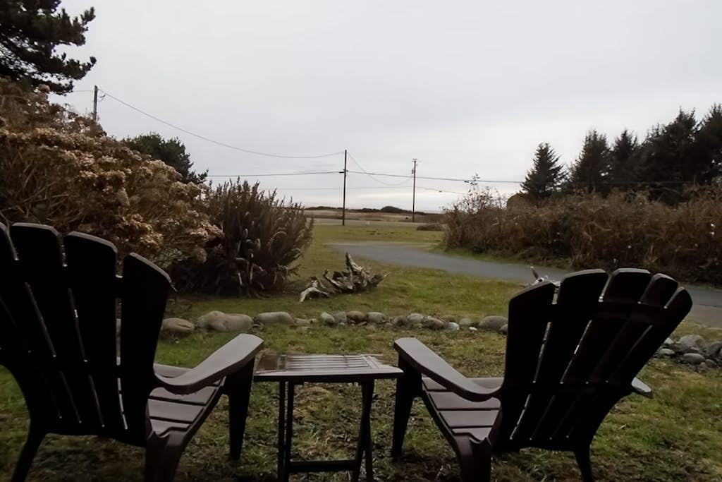Stunning Ocean & Mountain Views, Quiet Family Home, Gas Grill, Beach Access