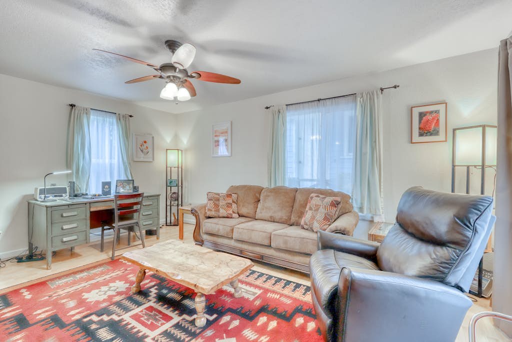 Recently-upgraded, beautiful townhome - close to the business district