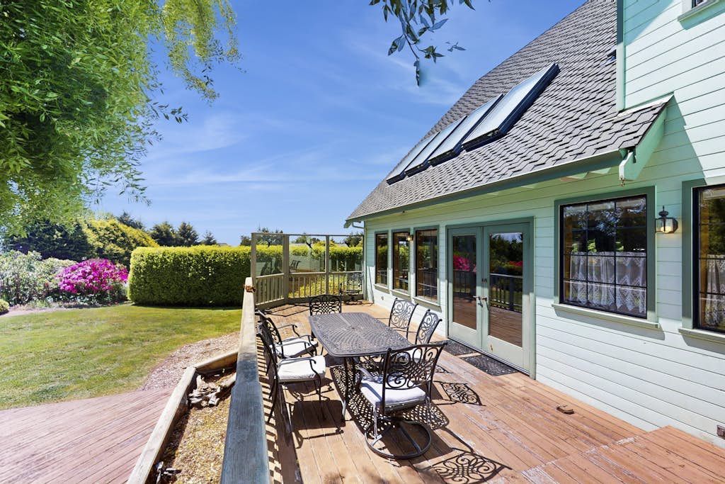 Dog-friendly house with ocean views & private tennis court
