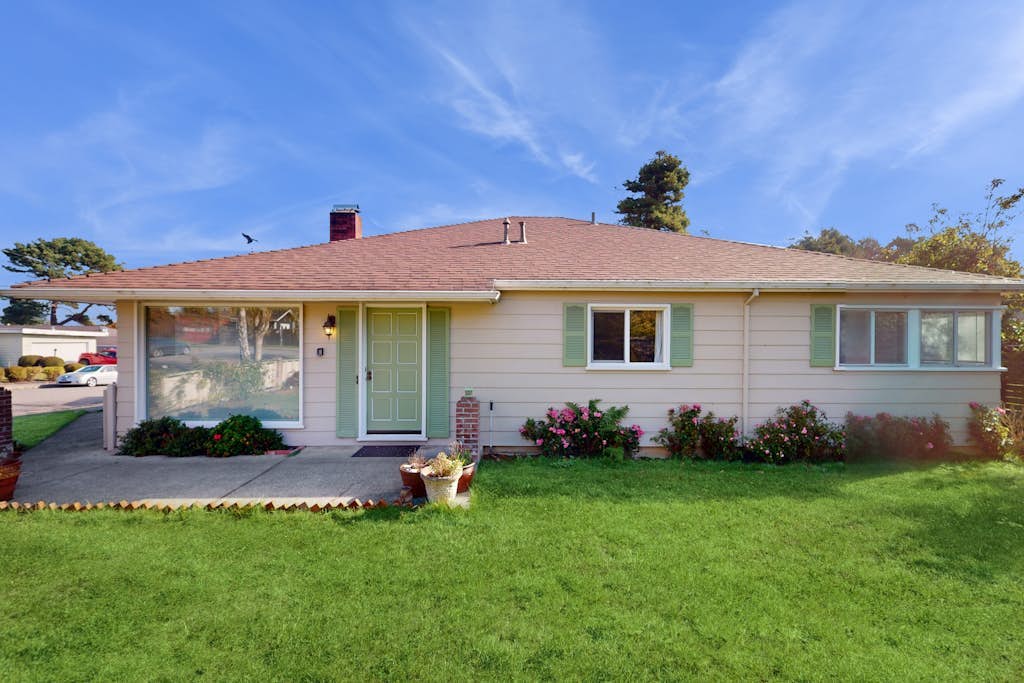 Classic ranch home in great east side location w/ private backyard-close to bay