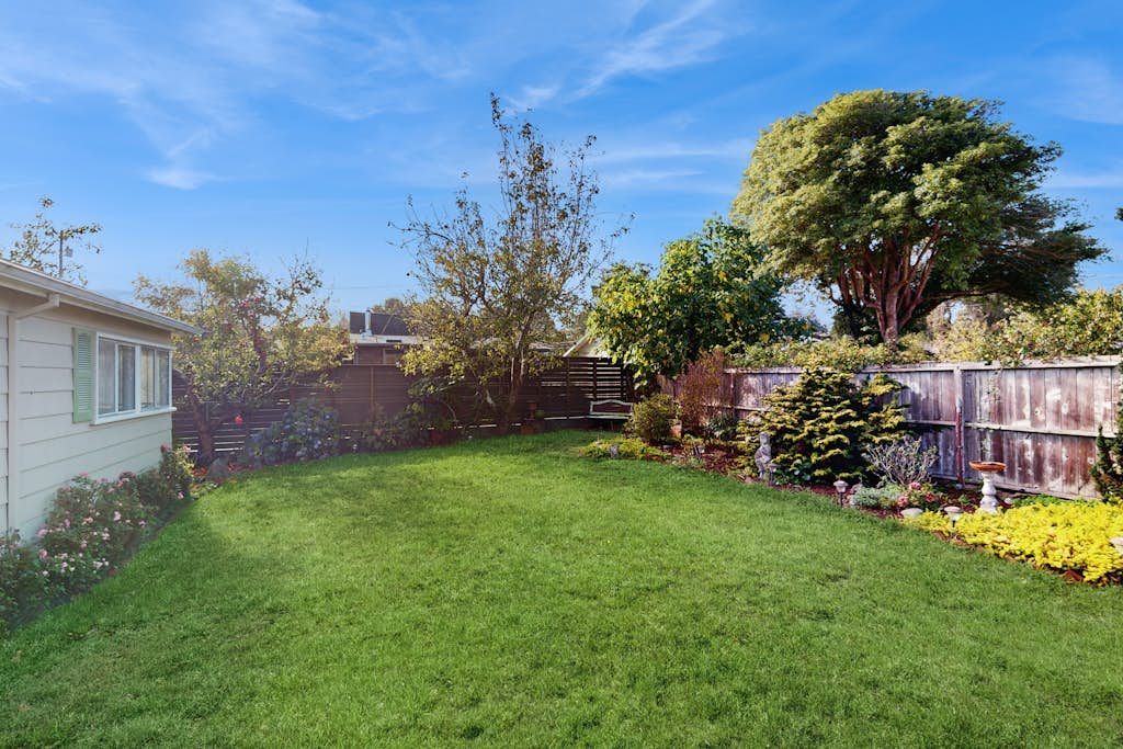 Classic ranch home in great east side location w/ private backyard-close to bay