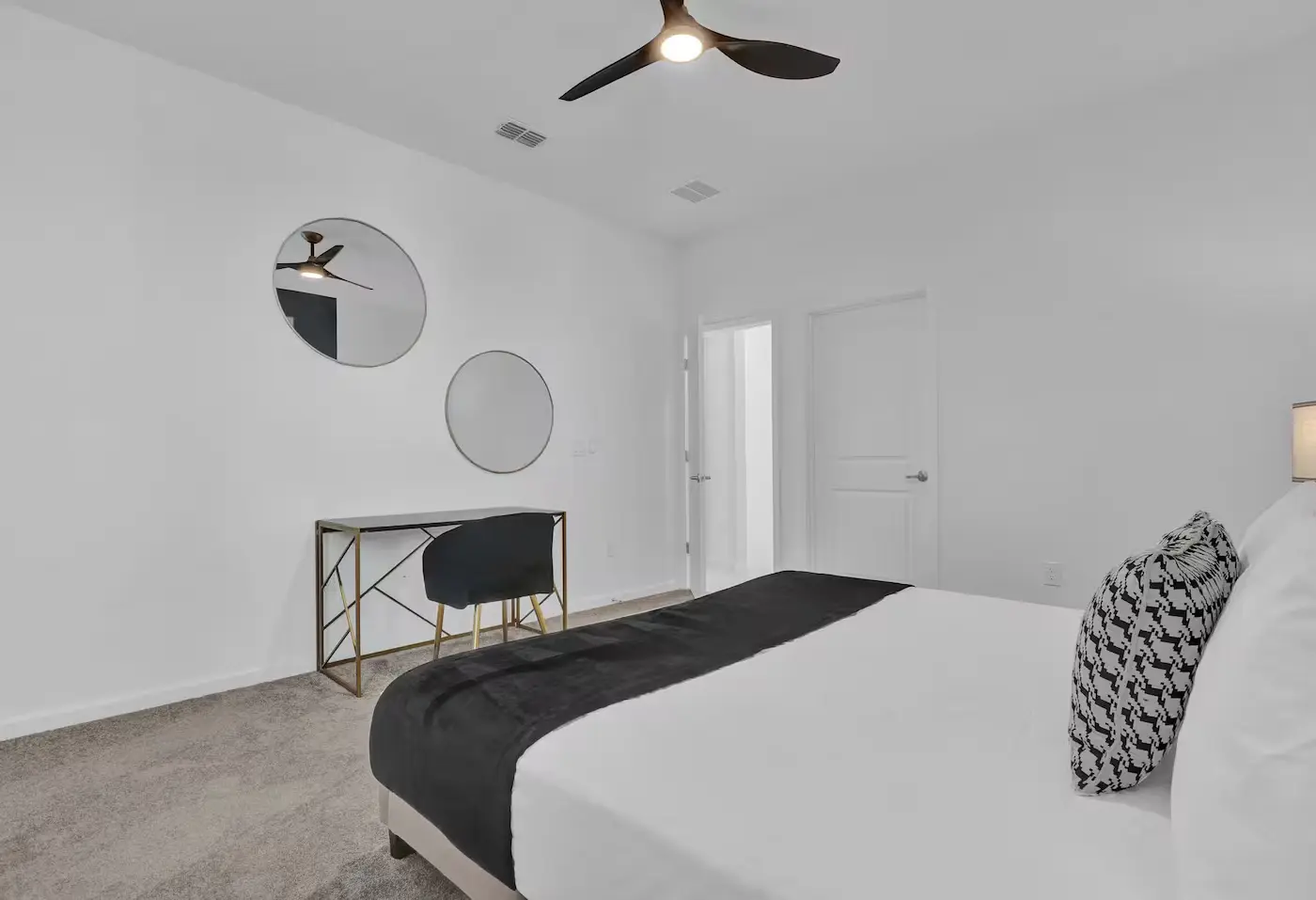 Modern Home at Sonoma! Sleeps 32