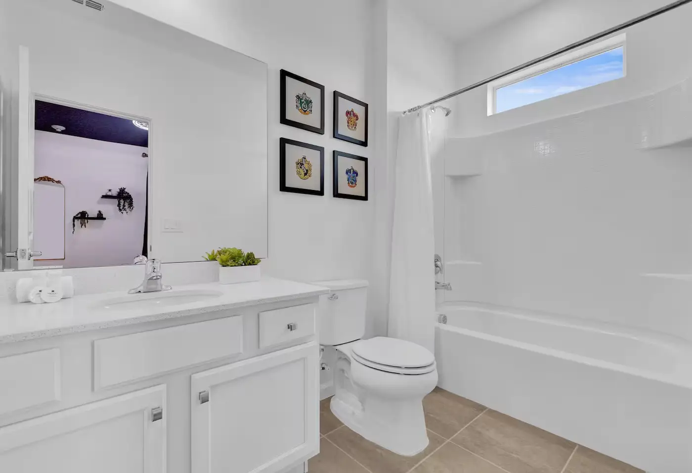 Modern Home at Sonoma! Sleeps 32