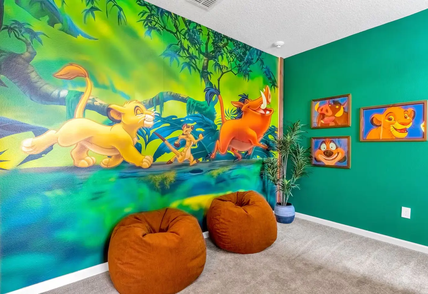 Modern Home at Sonoma! Sleeps 32