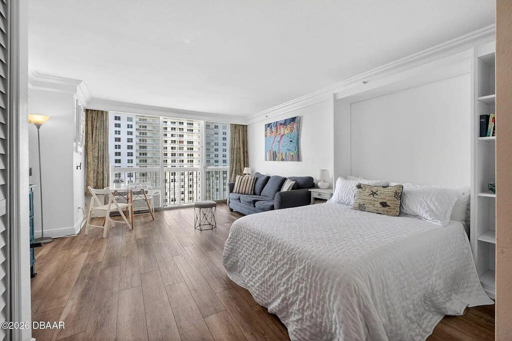 9th-Floor Oceanview Studio with Private Balcony & Beach Access