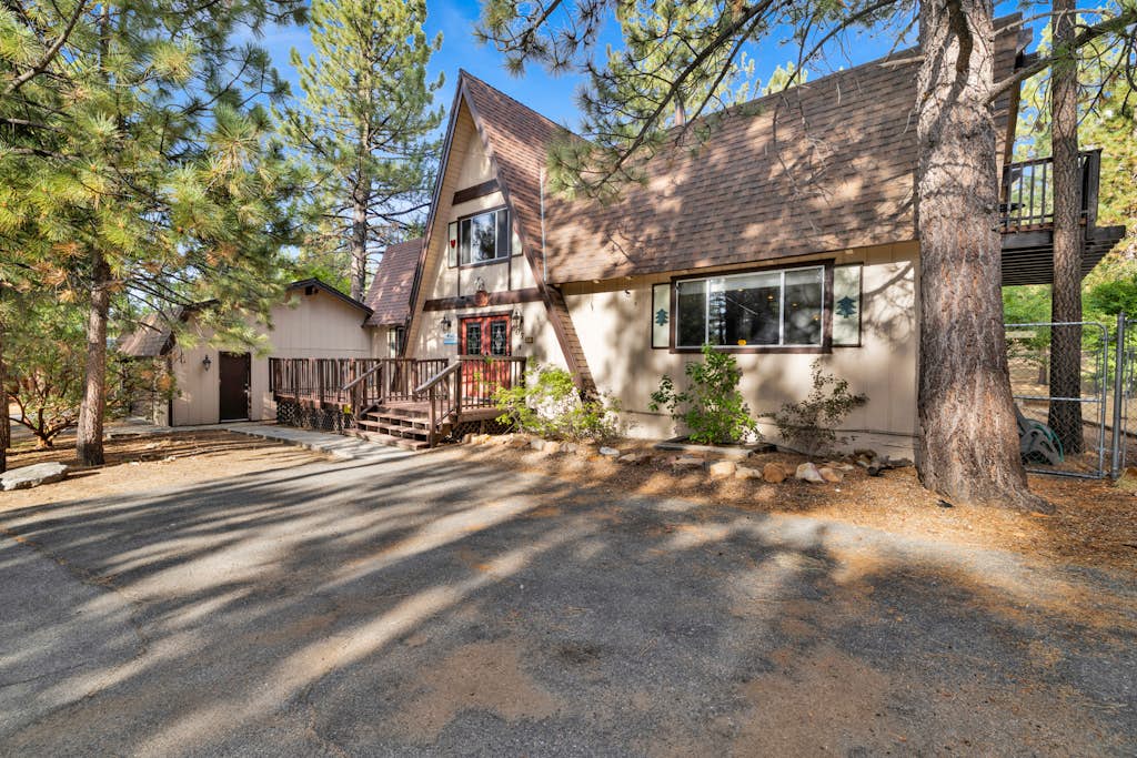 Mountain Getaway Near Snow Summit | 4BR • 3.5BA • Game Room