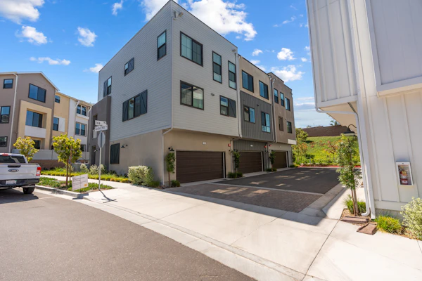 Modern 4BR Townhouse near Beach & Legoland