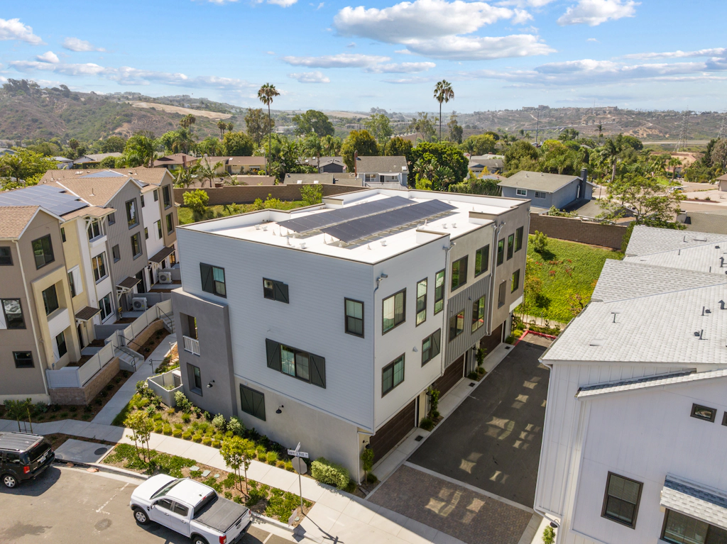Modern 4BR Townhouse near Beach & Legoland