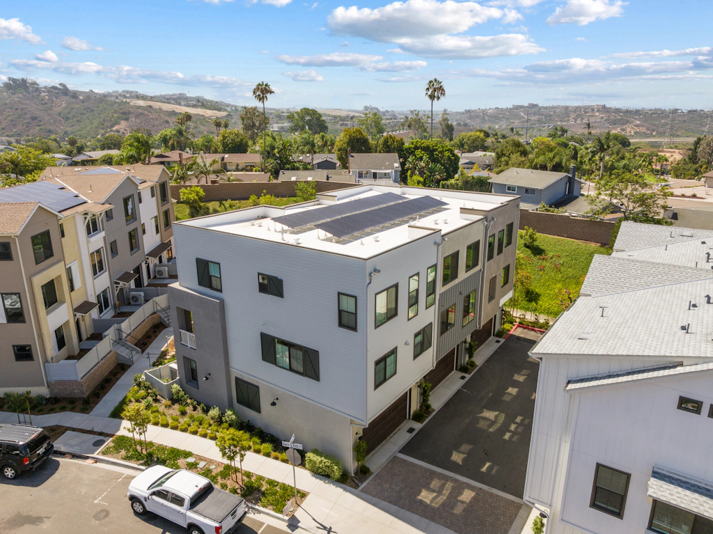 Modern 4BR Townhouse near Beach & Legoland