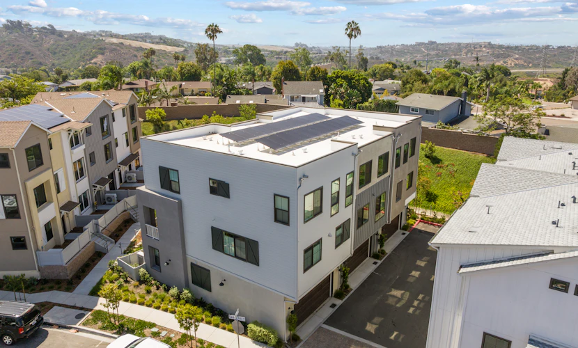 Modern 4BR Townhouse near Beach & Legoland