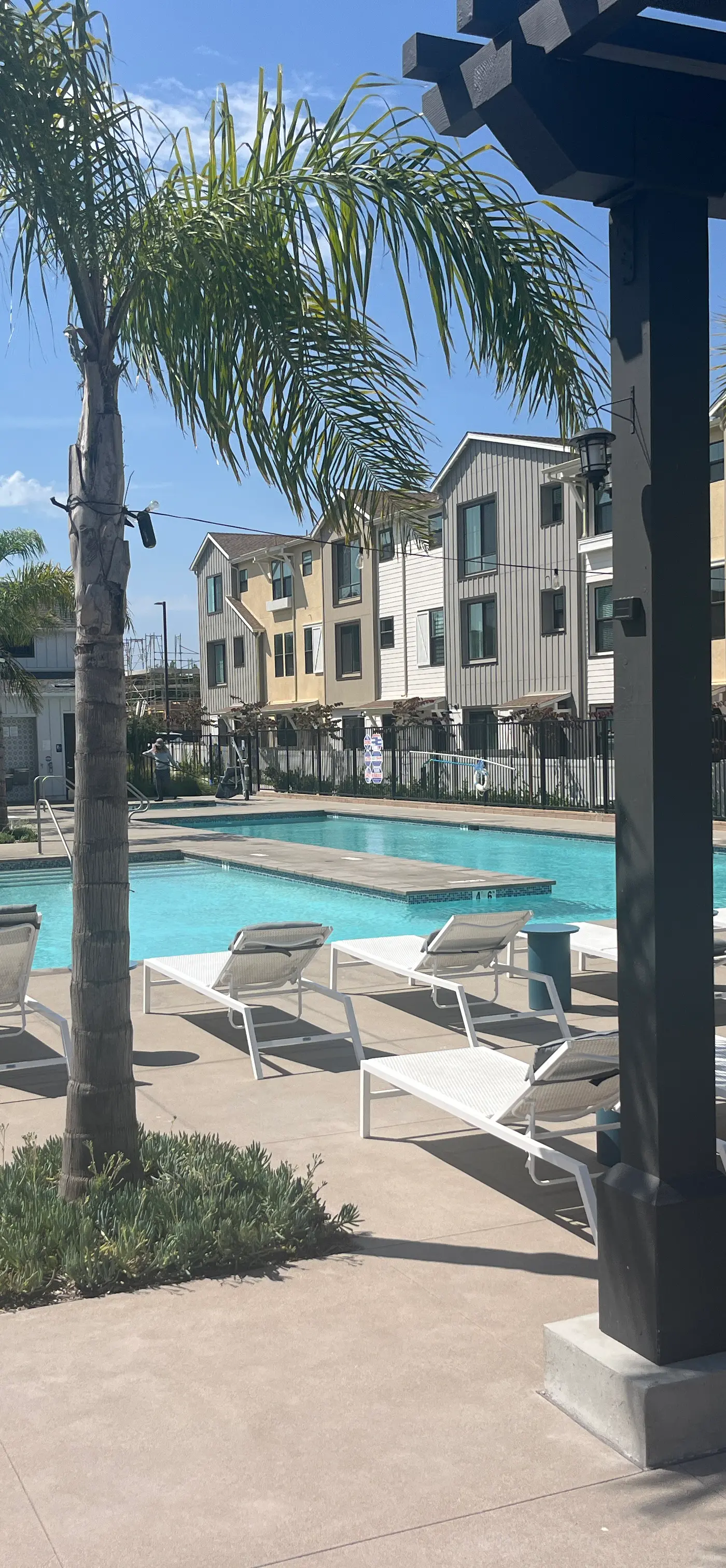 Modern 4BR Townhouse near Beach & Legoland