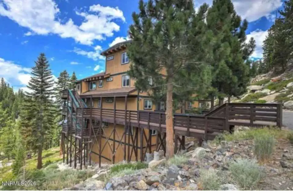 Heavenly Vista Lago Lake View - Luxury Ski-In-Ski-Out Retreat with Stunning Lake Views