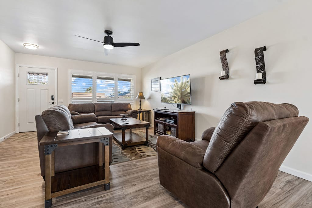 Rolling Hills Haven | 3BR | Large Screened Patio | Fenced Yard | Sun City | Sleeps 6