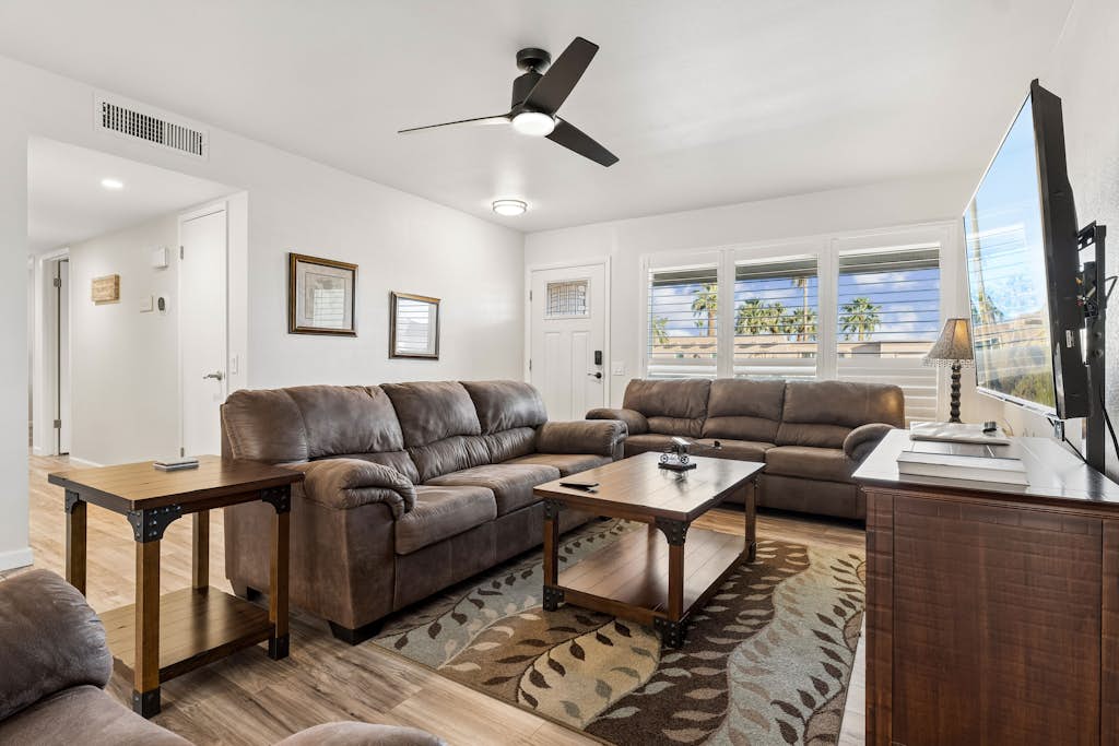 Rolling Hills Haven | 3BR | Large Screened Patio | Fenced Yard | Sun City | Sleeps 6