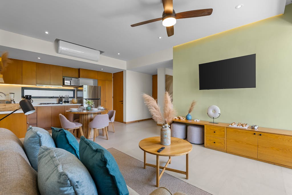 2BR near the ocean with pool, gym, WiFi, and full kitchen.