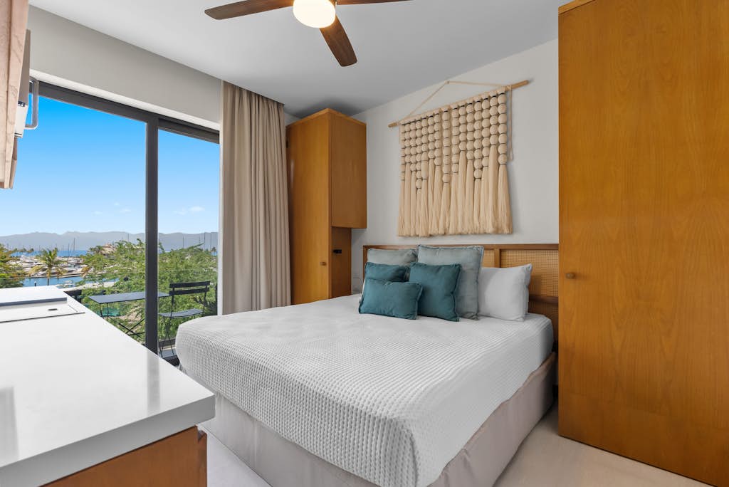 2BR condo with pool, balcony, AC, WiFi, gym, and lake access.