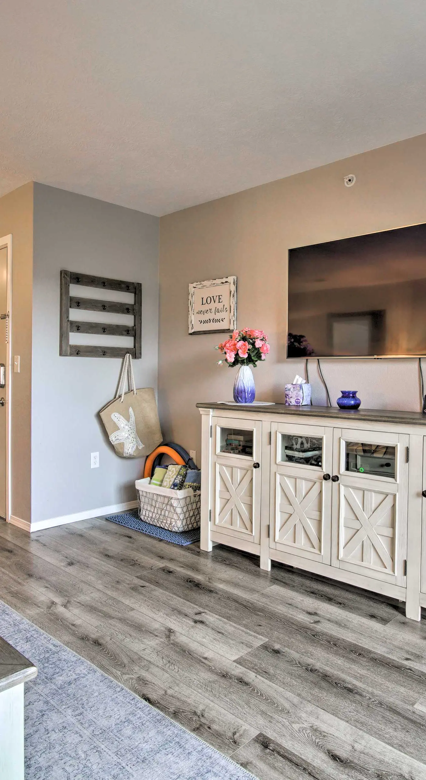 5 Mi to Marvel Cave: Ground-Level Branson Apt!