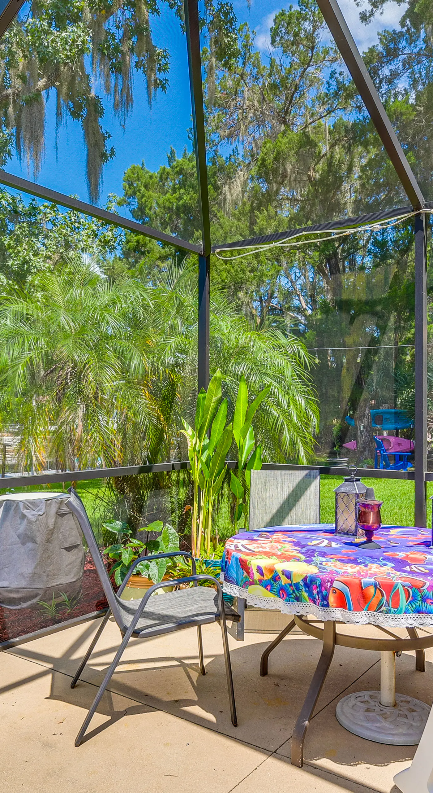 Canal-Front Outdoor Oasis: Home in Crystal Water
