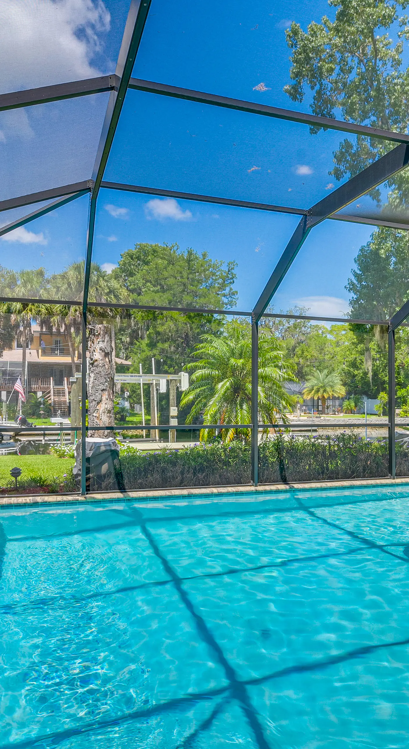 Canal-Front Outdoor Oasis: Home in Crystal Water
