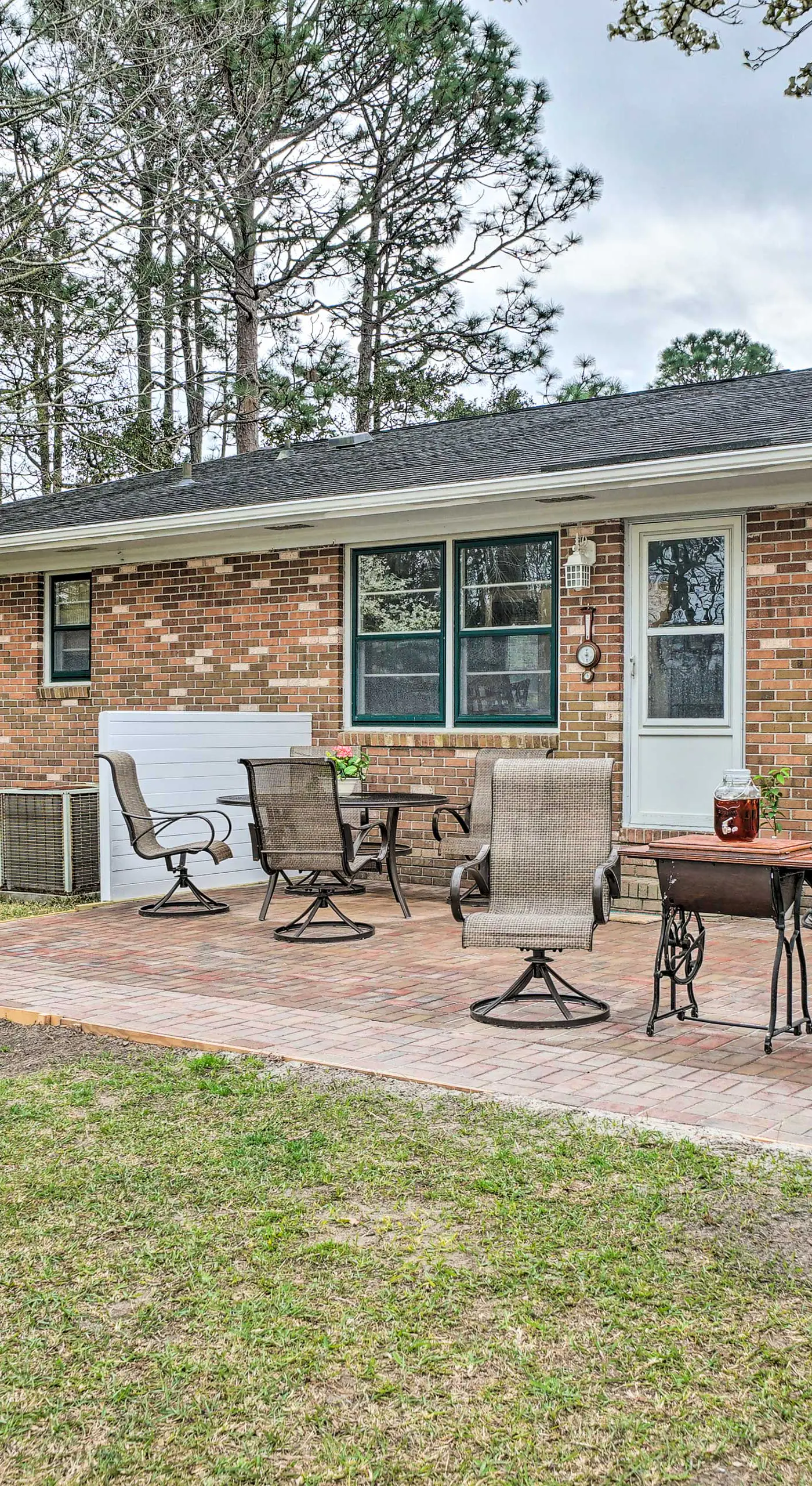 Cozy Wilmington Vacation Rental: 10 Mi to Beach!