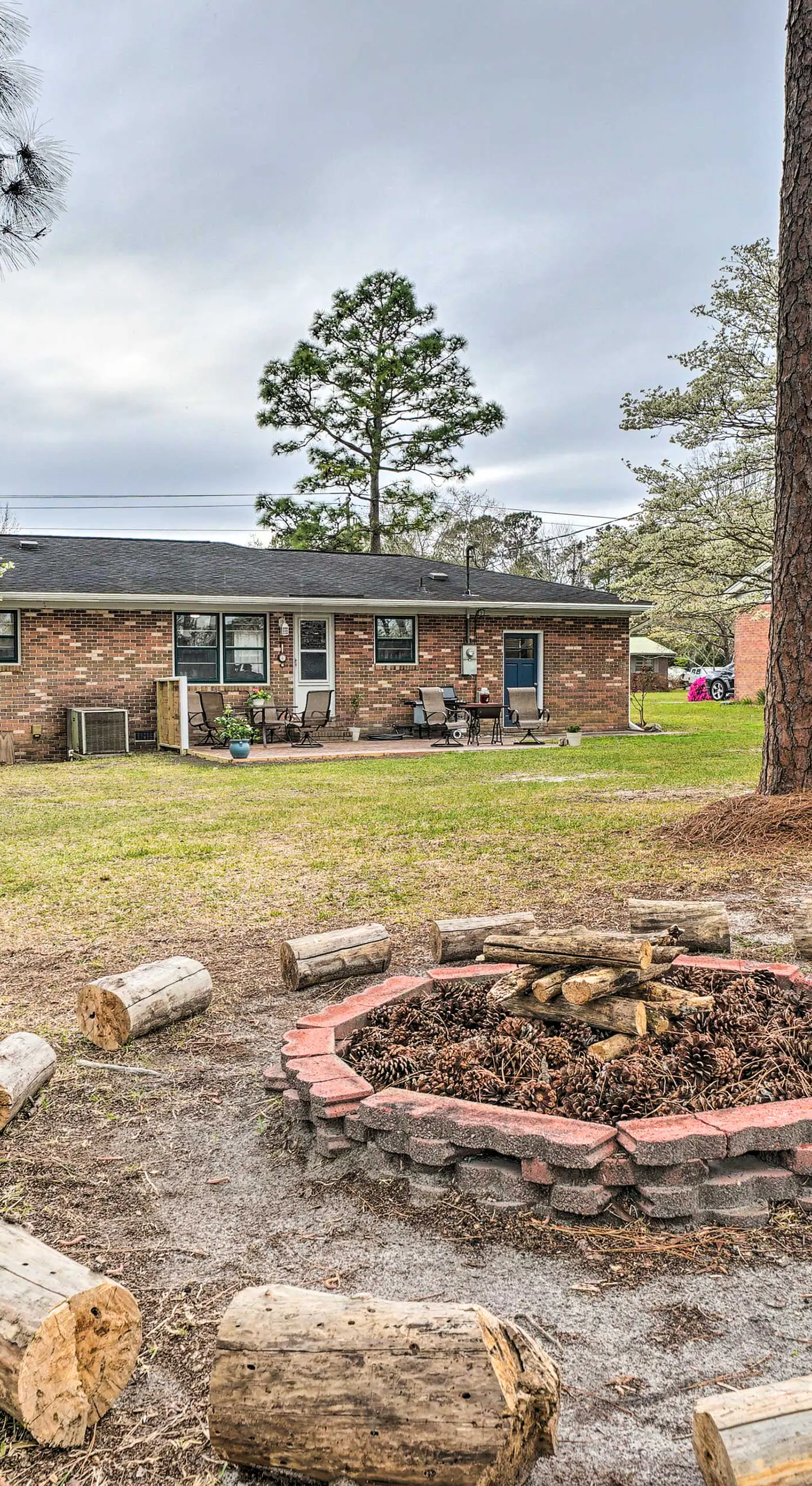 Cozy Wilmington Vacation Rental: 10 Mi to Beach!