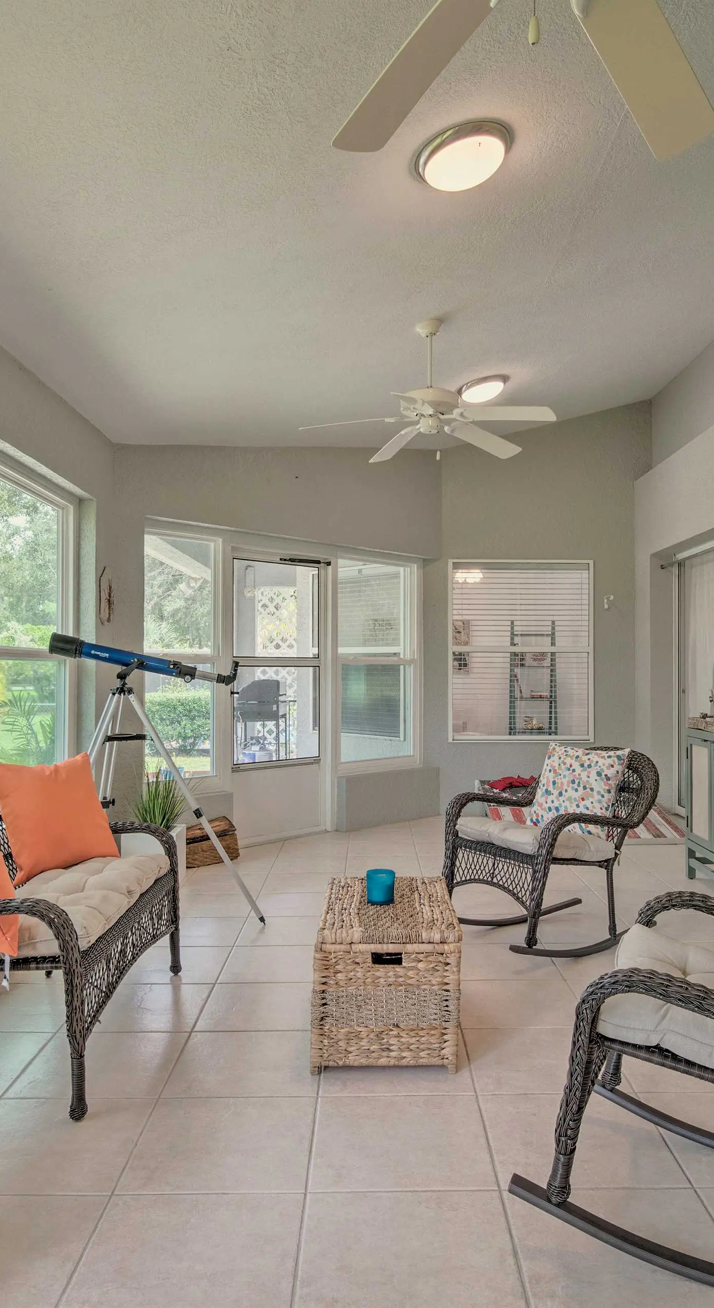 Crystal River Gem Near Three Sisters Springs!