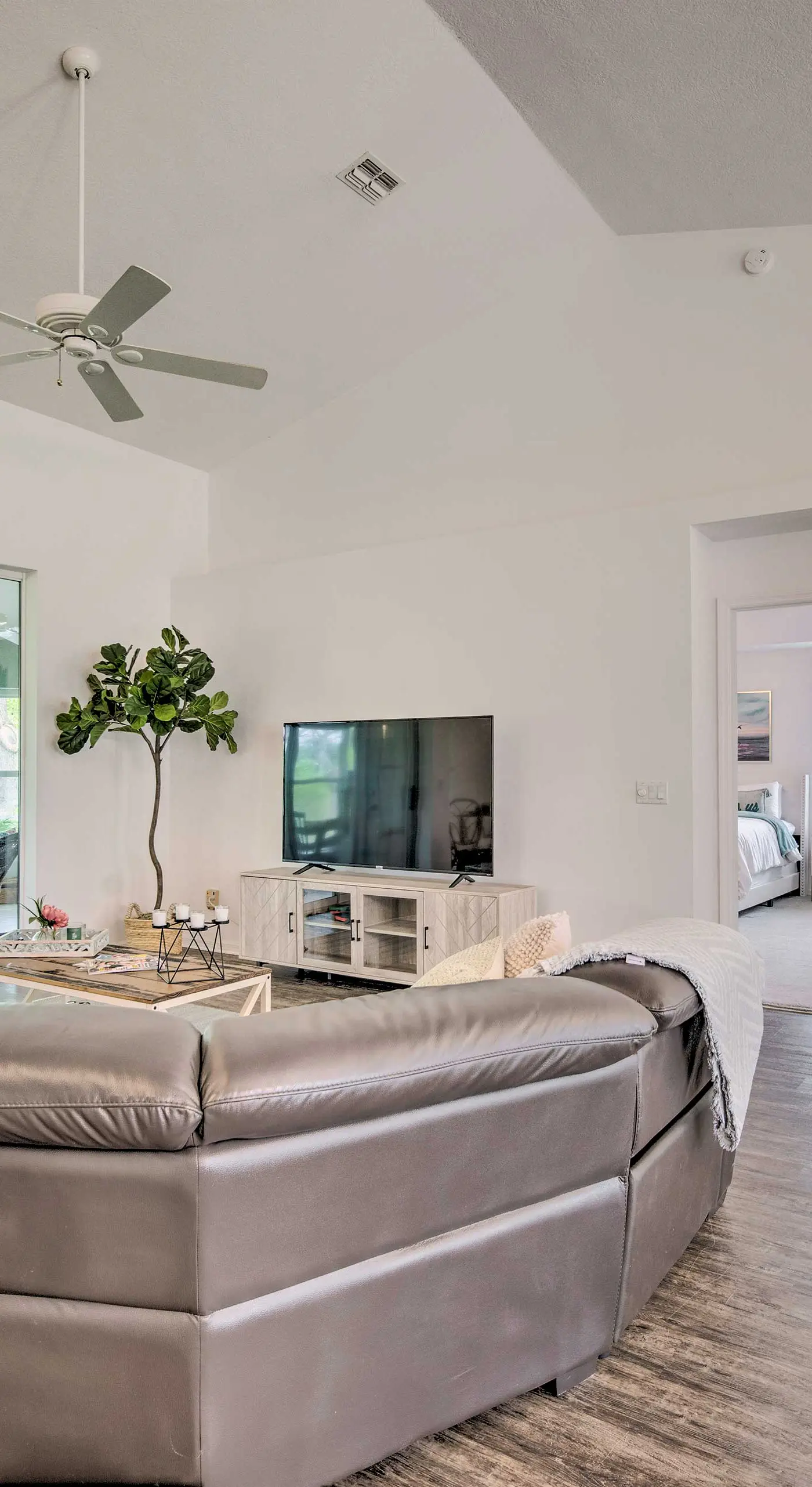 Crystal River Gem Near Three Sisters Springs!