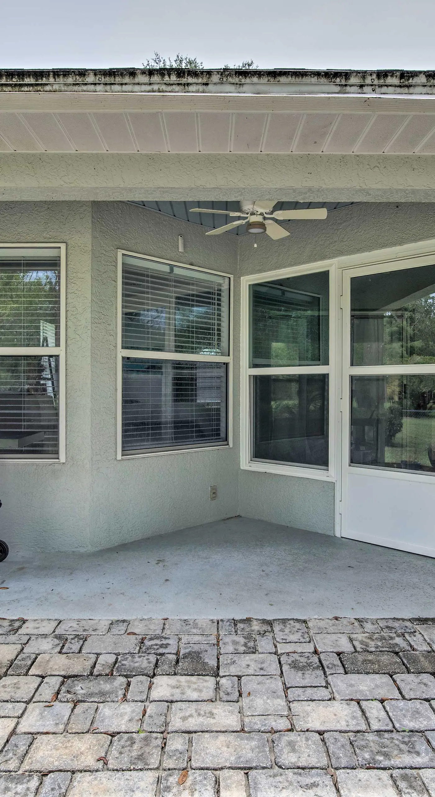 Crystal River Gem Near Three Sisters Springs!